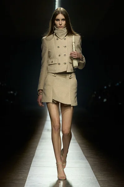 Look 14